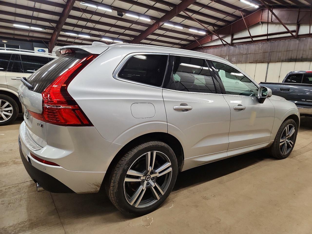 2021 Volvo Xc60 T6 Momentum - zdjęcie 3