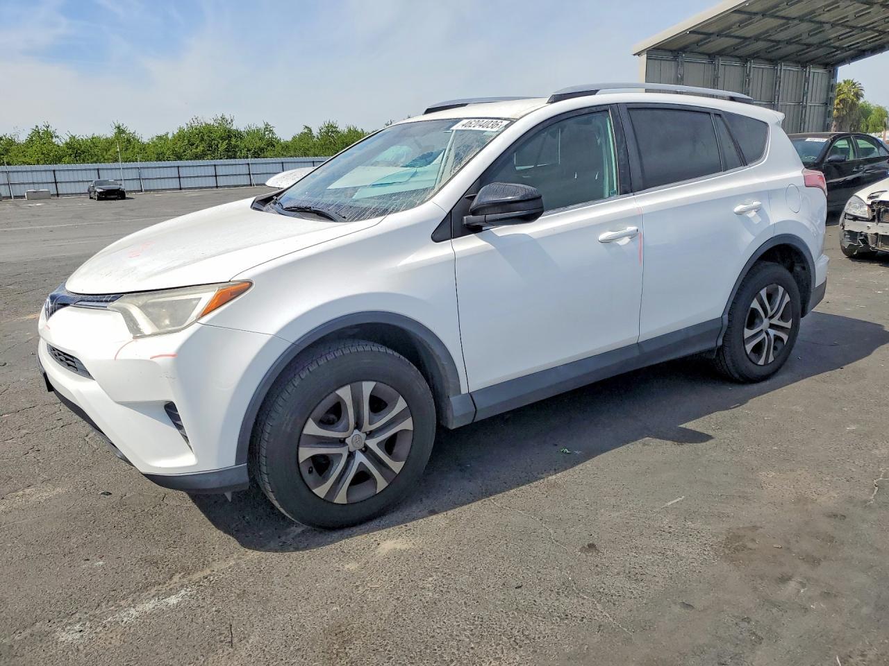 2016 Toyota Rav4 Le - zdjęcie główne