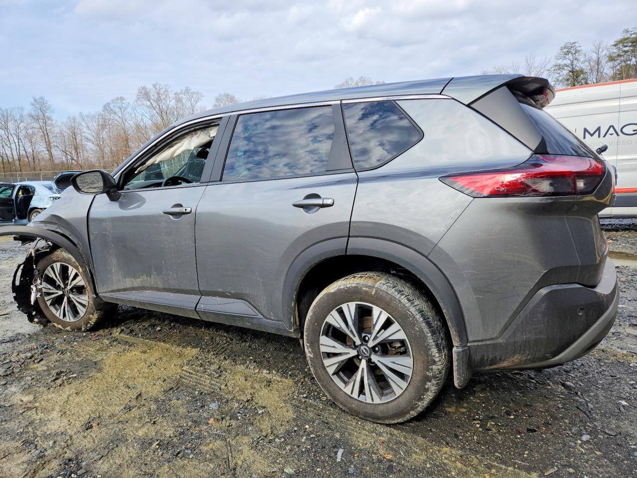 2023 Nissan Rogue Sv - zdjęcie 2