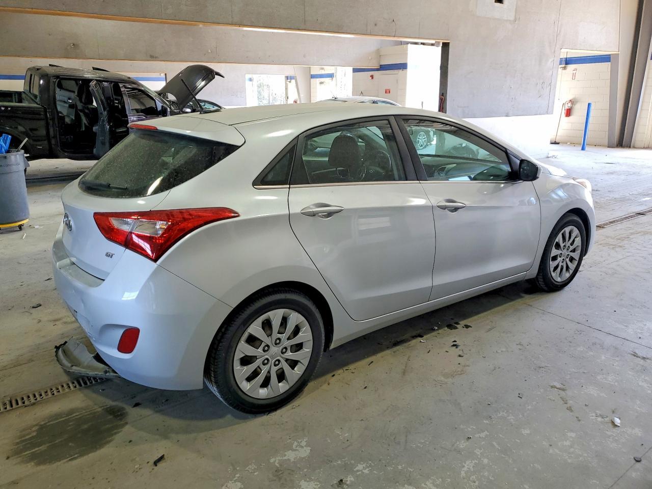 2017 Hyundai Elantra Gt Base - zdjęcie 3