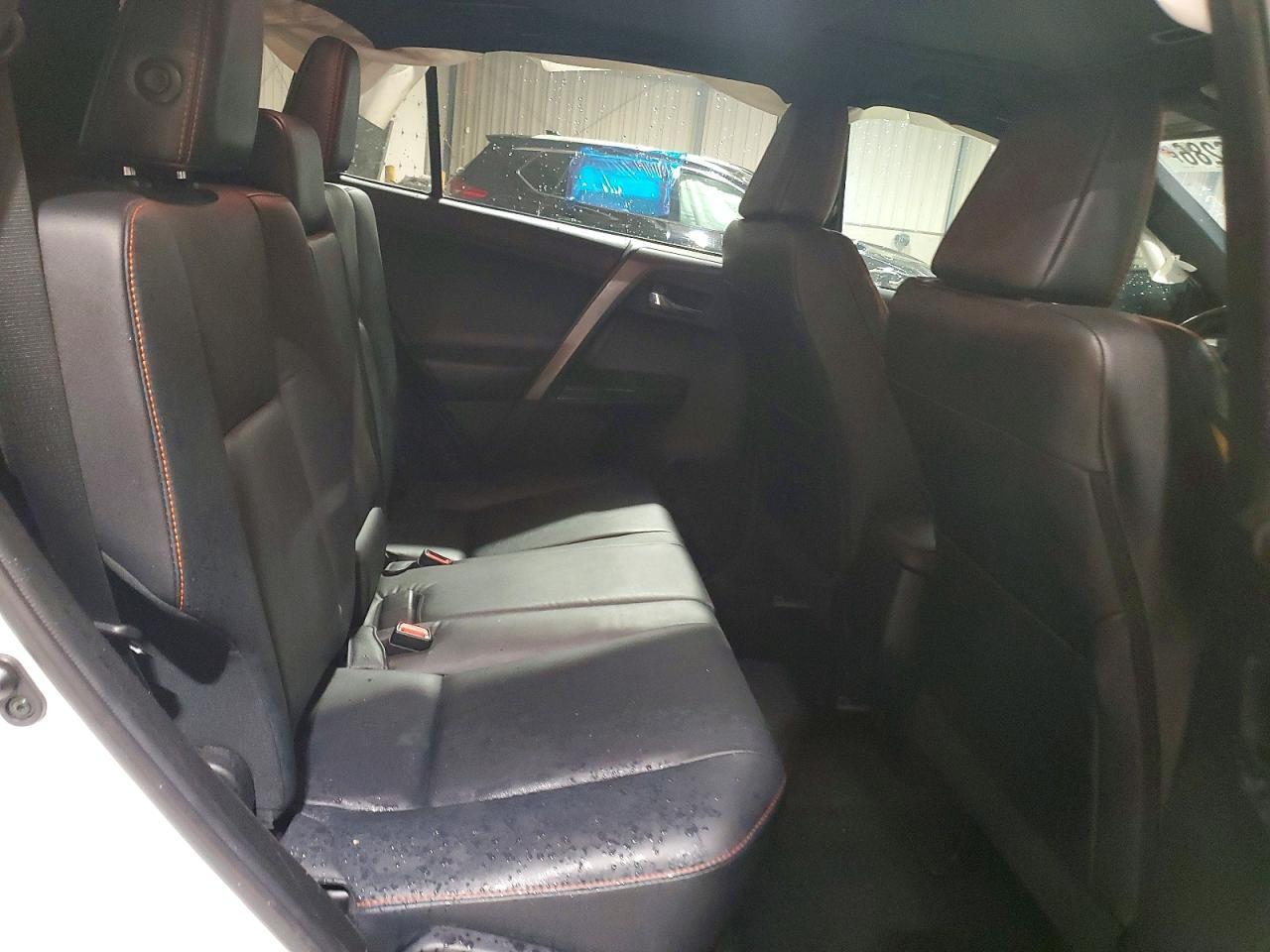 2017 Toyota Rav4 Se - zdjęcie 11