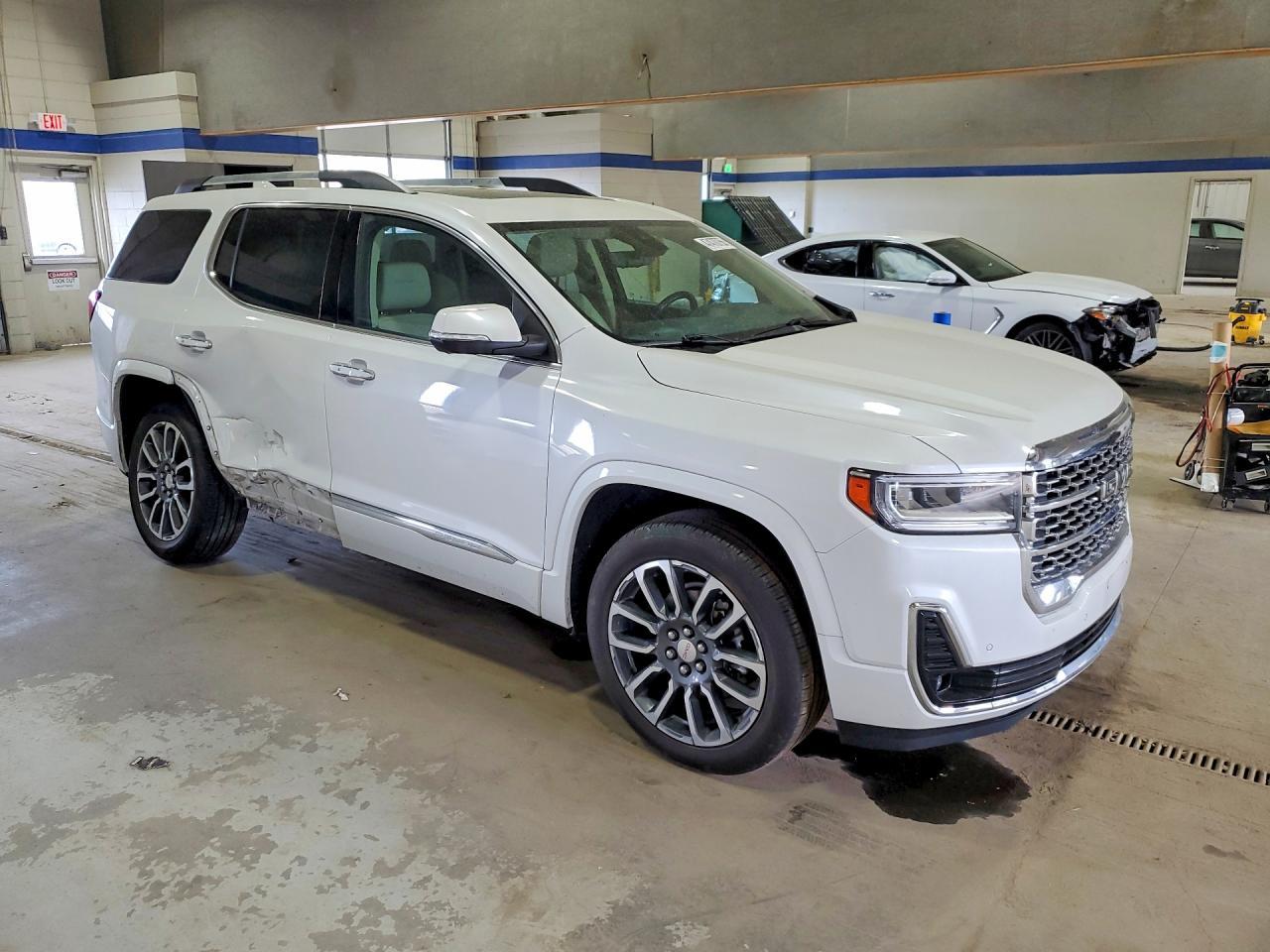 2021 GMC Acadia Denali - zdjęcie 4