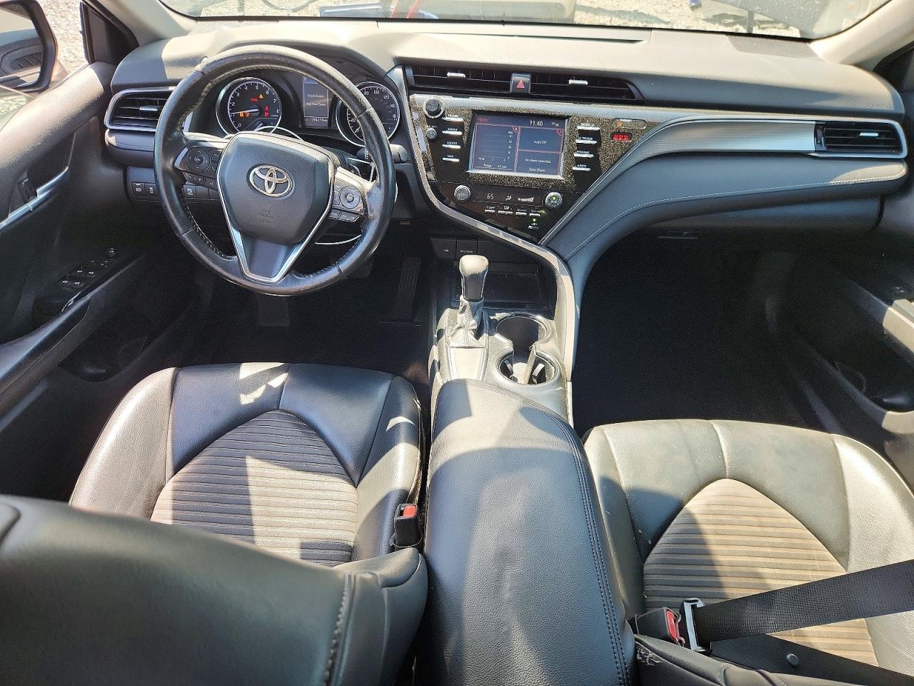 2020 Toyota Camry Se - zdjęcie 8