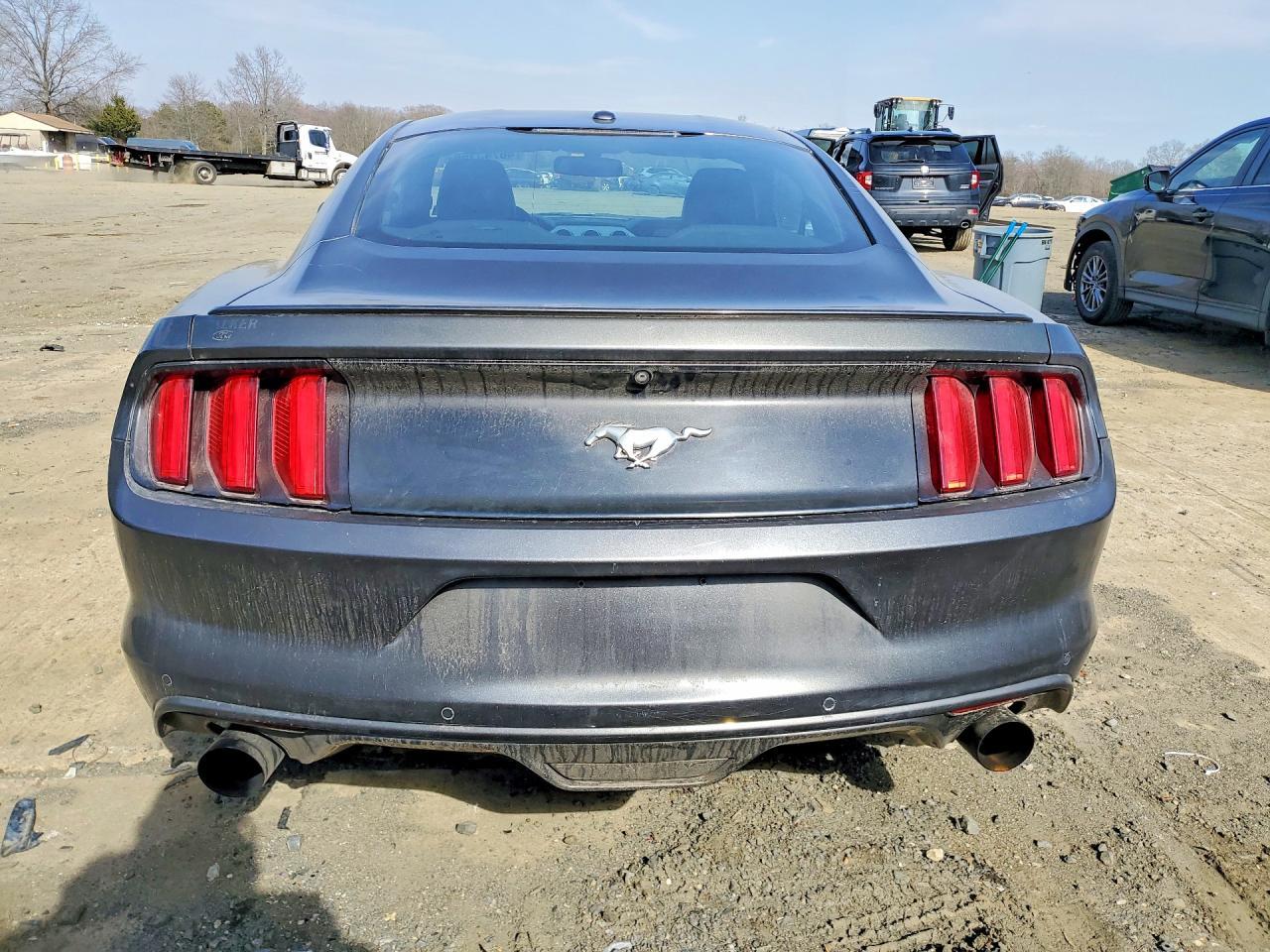 2015 Ford Mustang - zdjęcie 6