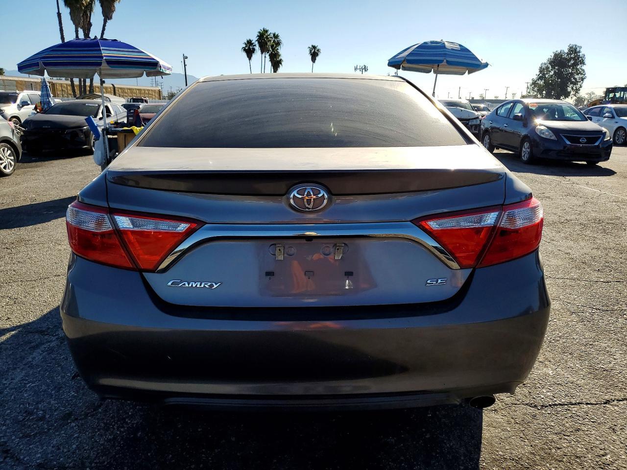 2016 Toyota Camry Se - zdjęcie 6