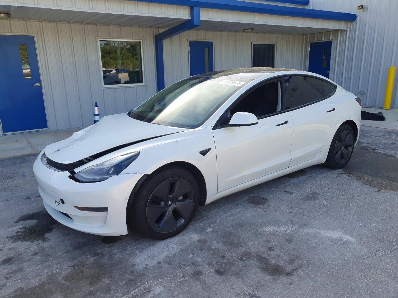 2022 Tesla Model 3 - zdjęcie główne
