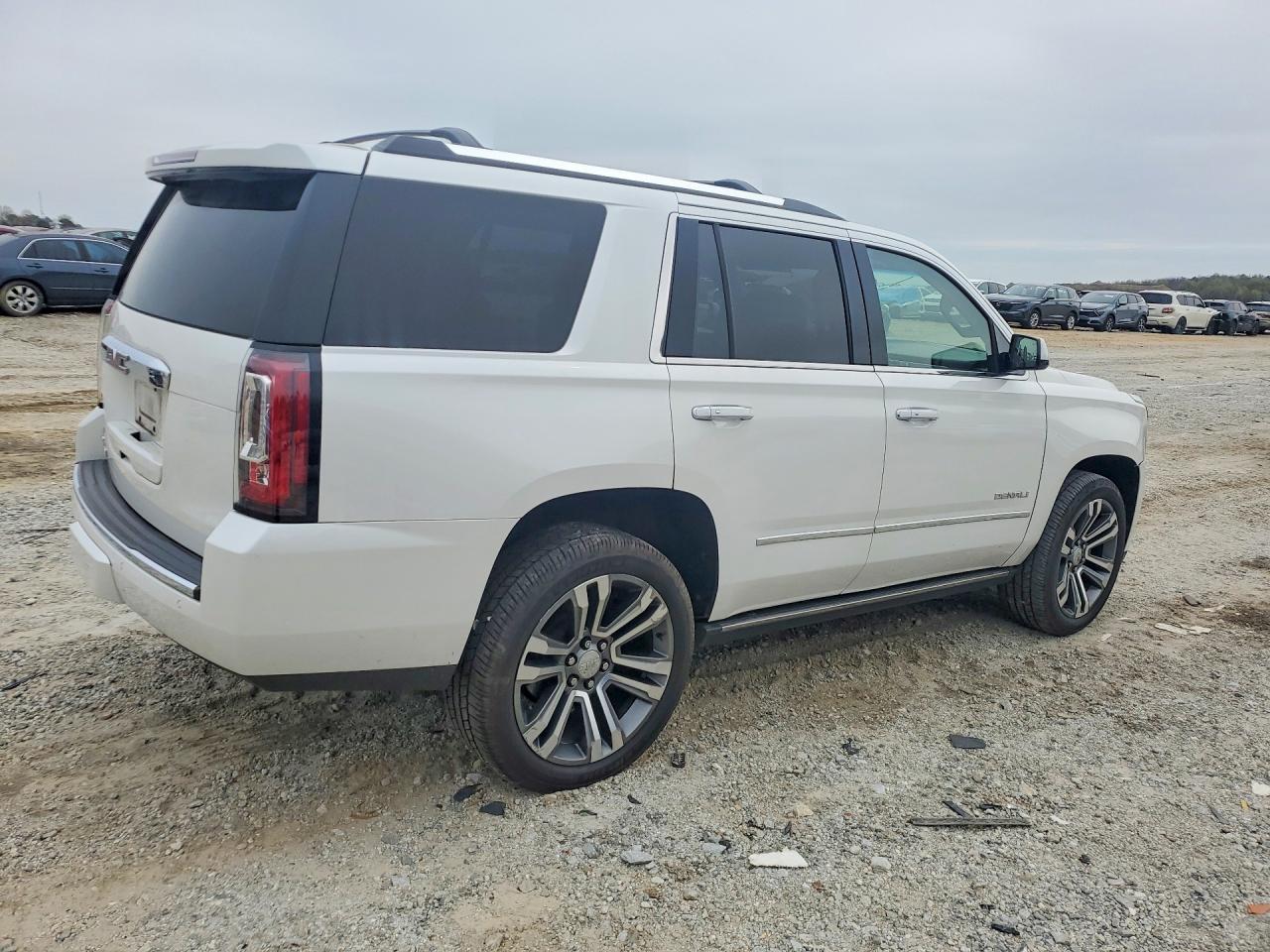 2019 GMC Yukon Denali - zdjęcie 3