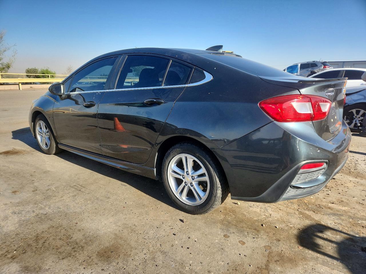 2018 Chevrolet Cruze Lt - zdjęcie 2