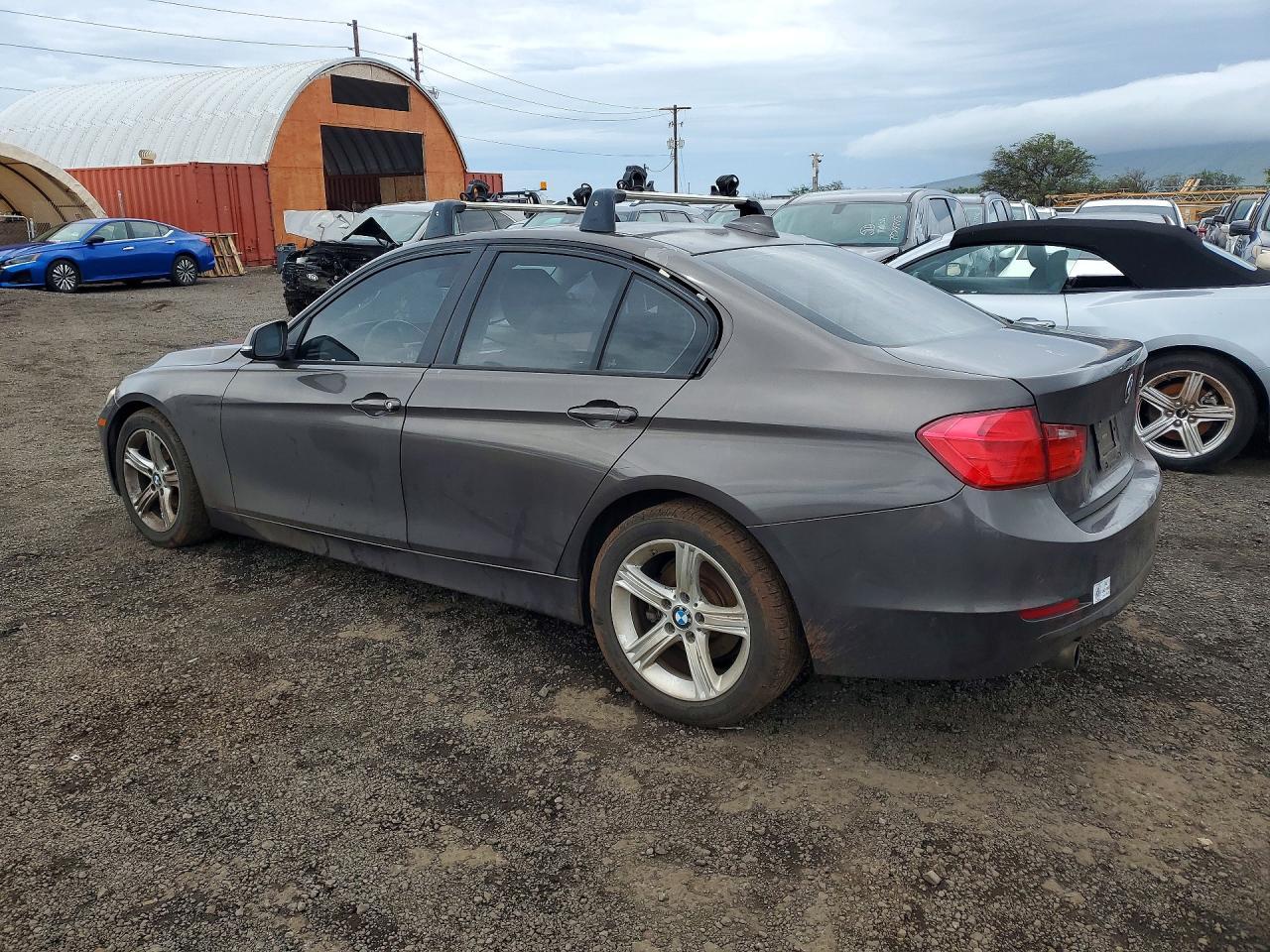 2013 BMW 320 I - zdjęcie 2