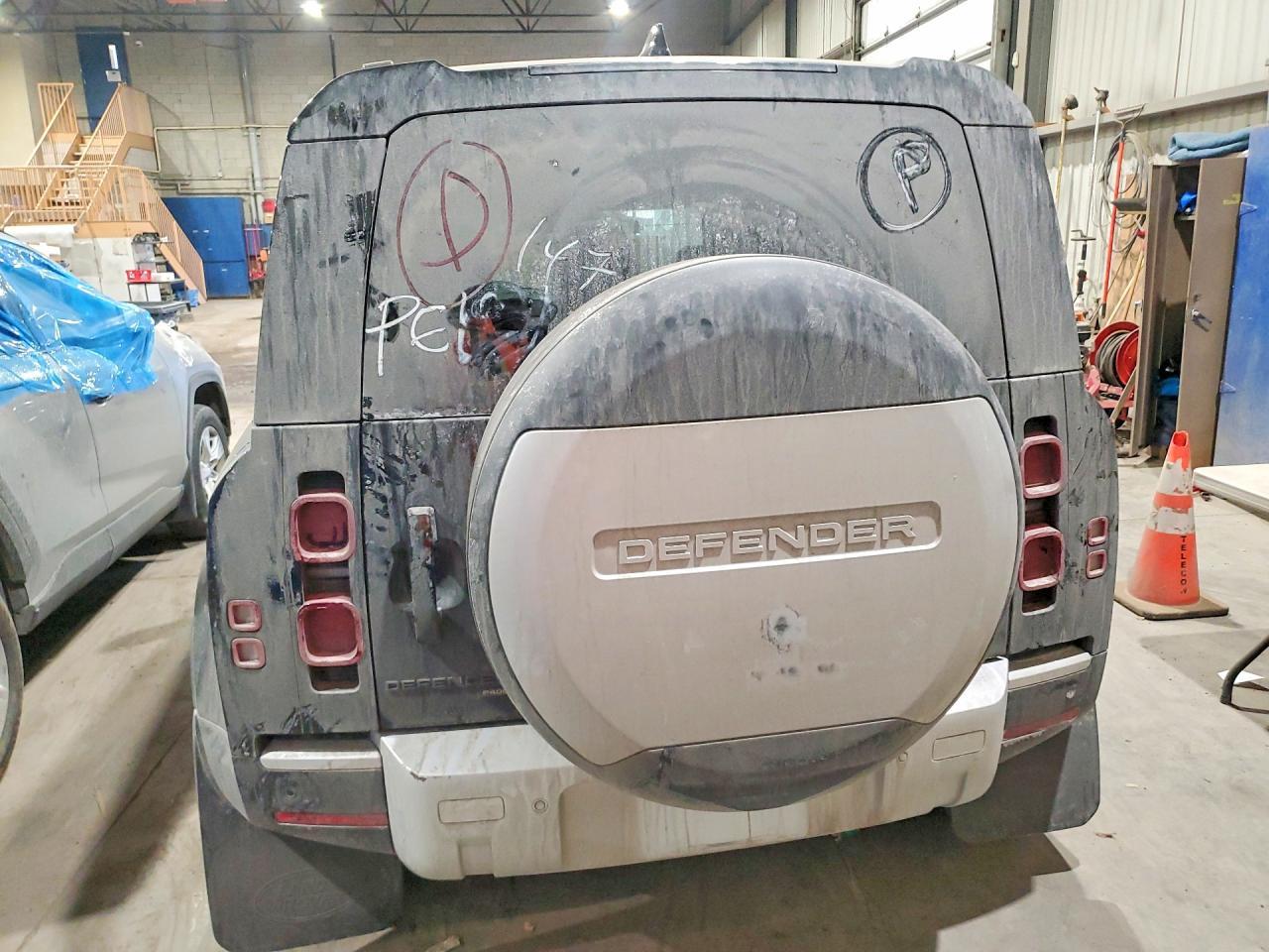 2023 Land Rover Defender 110 Se - zdjęcie 6
