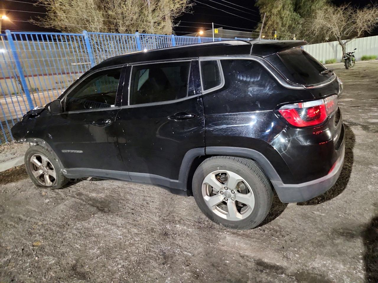 2019 Jeep Compass Latitude - zdjęcie 2