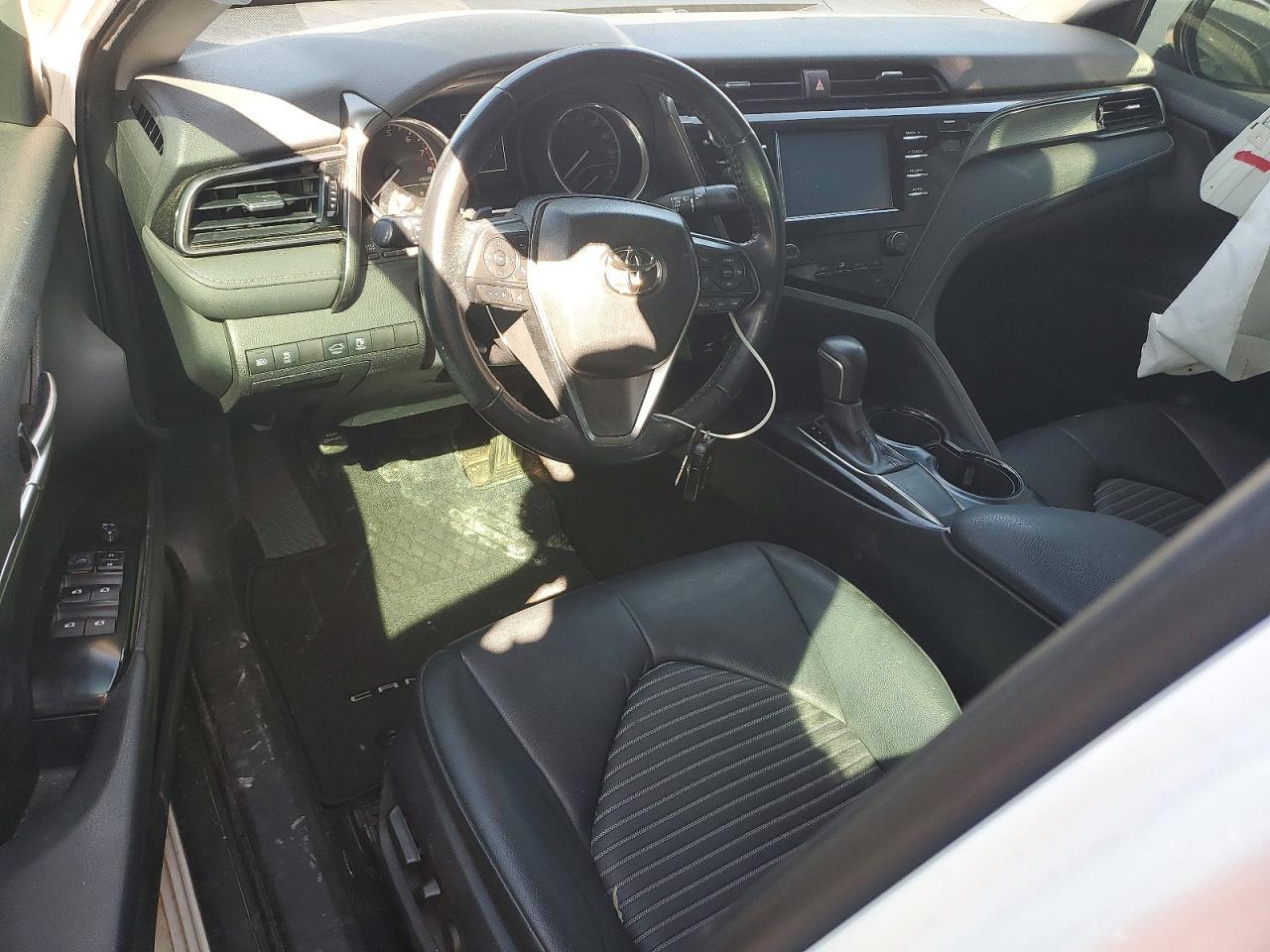 2019 Toyota Camry - zdjęcie 8