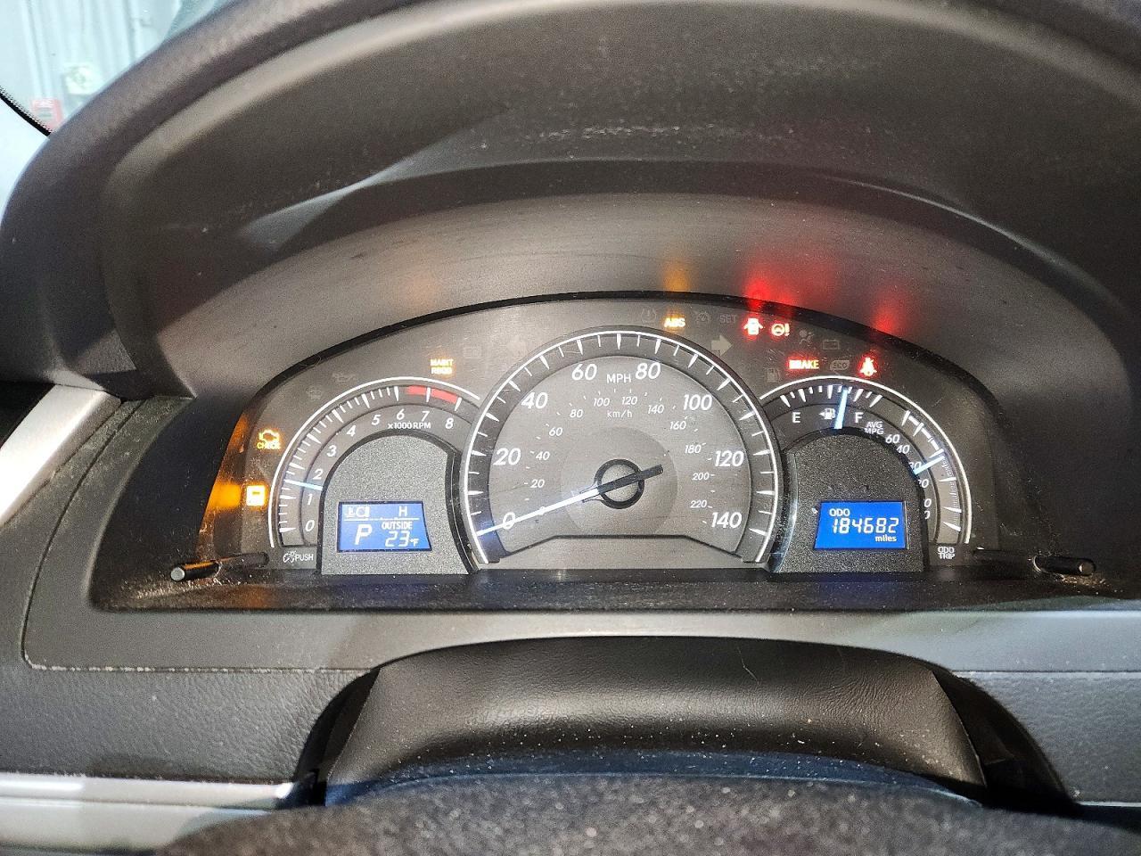 2014 Toyota Camry Le - zdjęcie 9