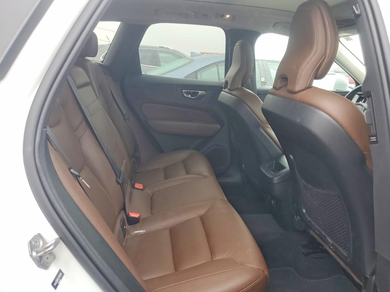 2020 Volvo Xc60 T6 Momentum - zdjęcie 10