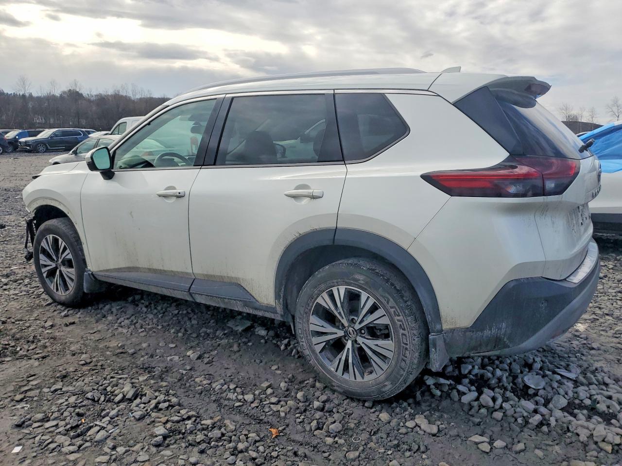 2021 Nissan Rogue Sv - zdjęcie 2