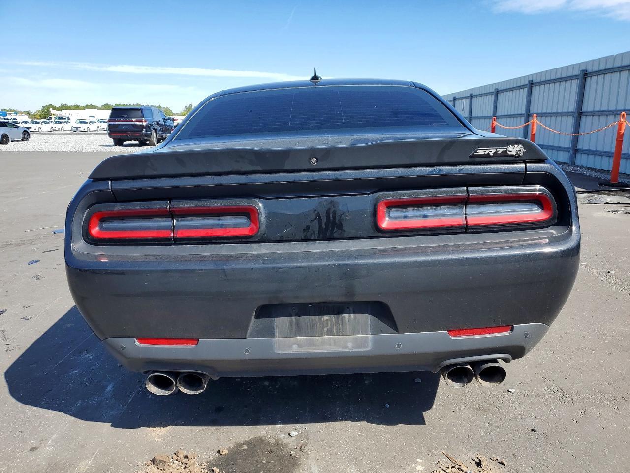 2015 Dodge Challenger R - zdjęcie 6