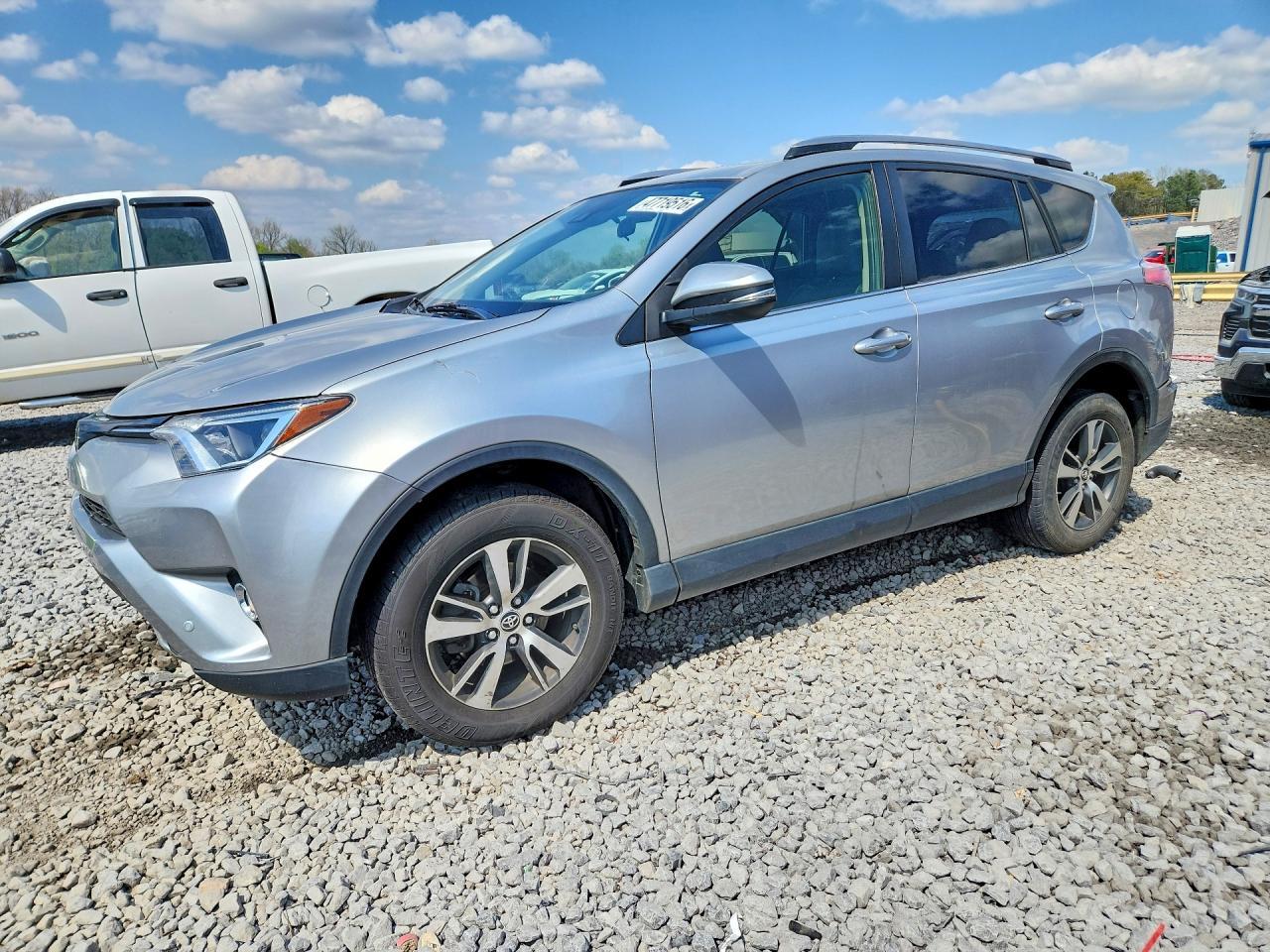 2018 Toyota Rav4 Xle - zdjęcie główne