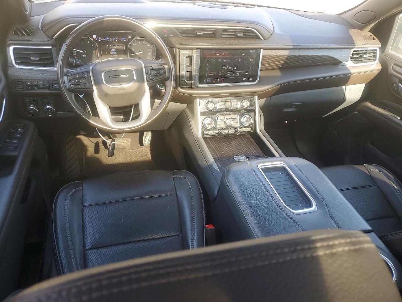 2021 GMC Yukon Denali - zdjęcie 8