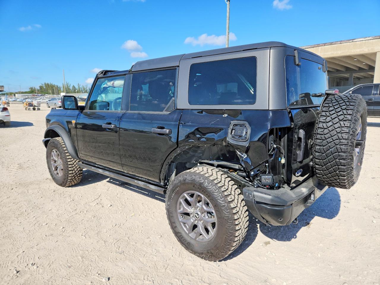 2025 Ford Bronco Badlands - zdjęcie 2