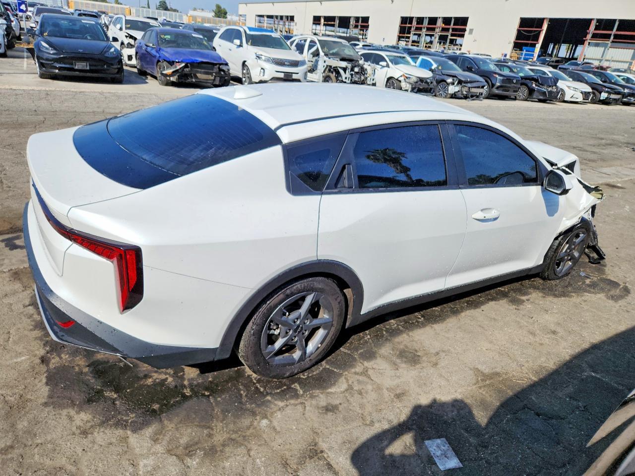 2025 Kia K4 Lxs - zdjęcie 3