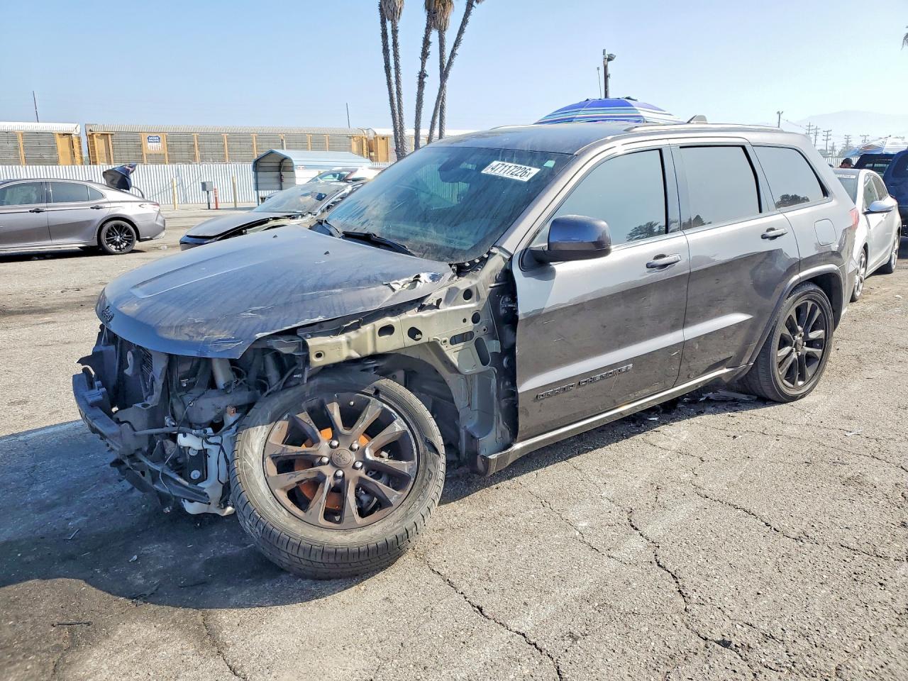 2020 Jeep Grand Cherokee Laredo - zdjęcie główne