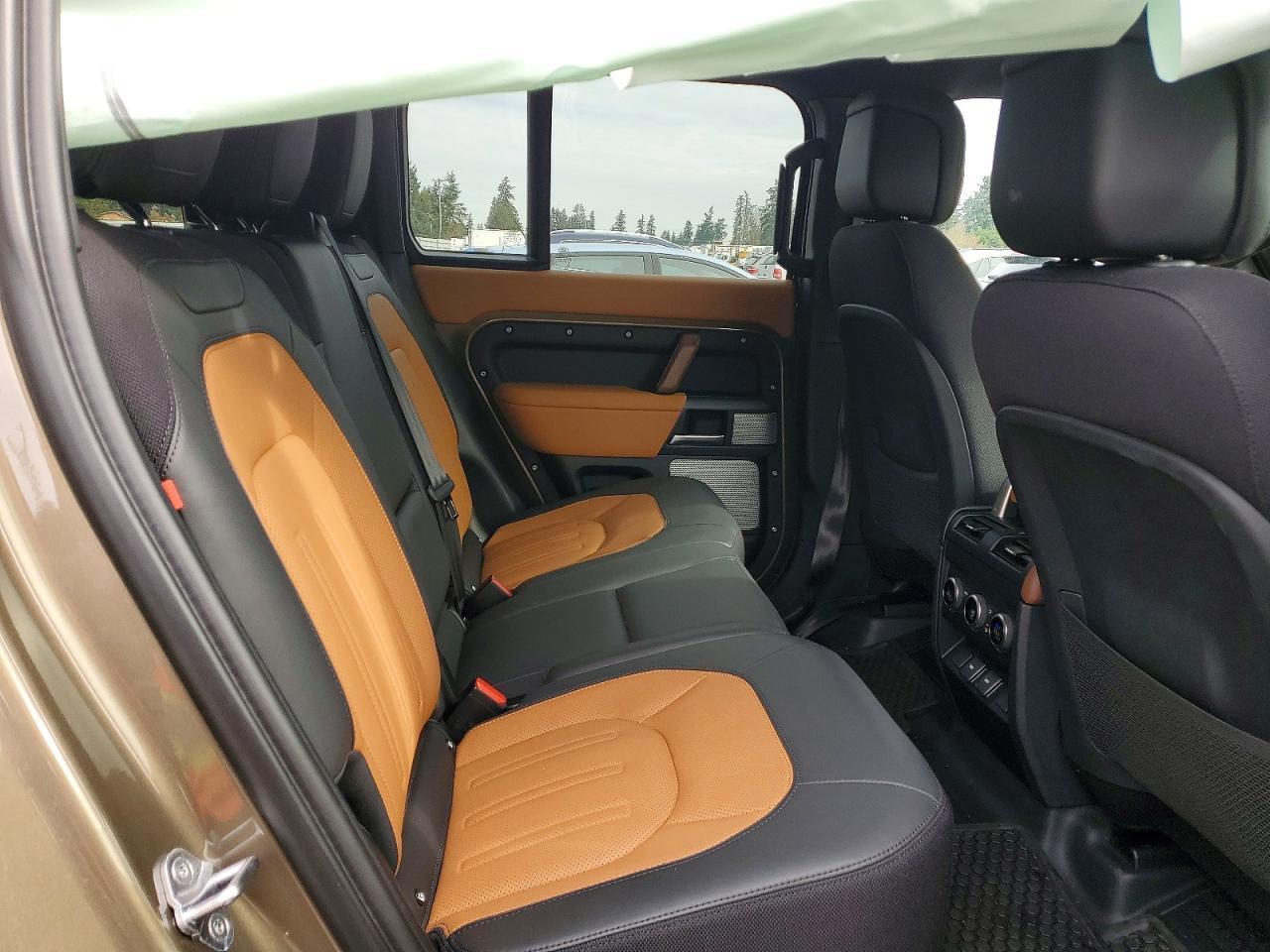 2024 Land Rover Defender 130 X - zdjęcie 10