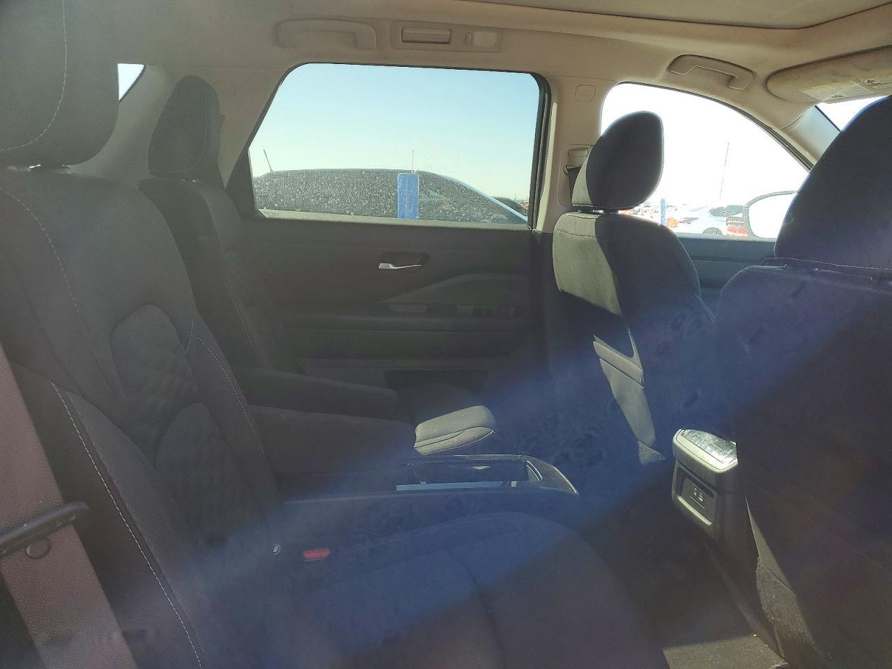 2022 Nissan Pathfinder Sv - zdjęcie 11