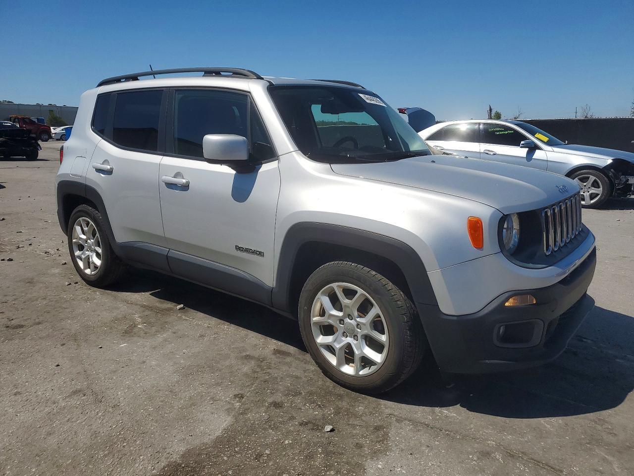 2017 Jeep Renegade Latitude - zdjęcie 4