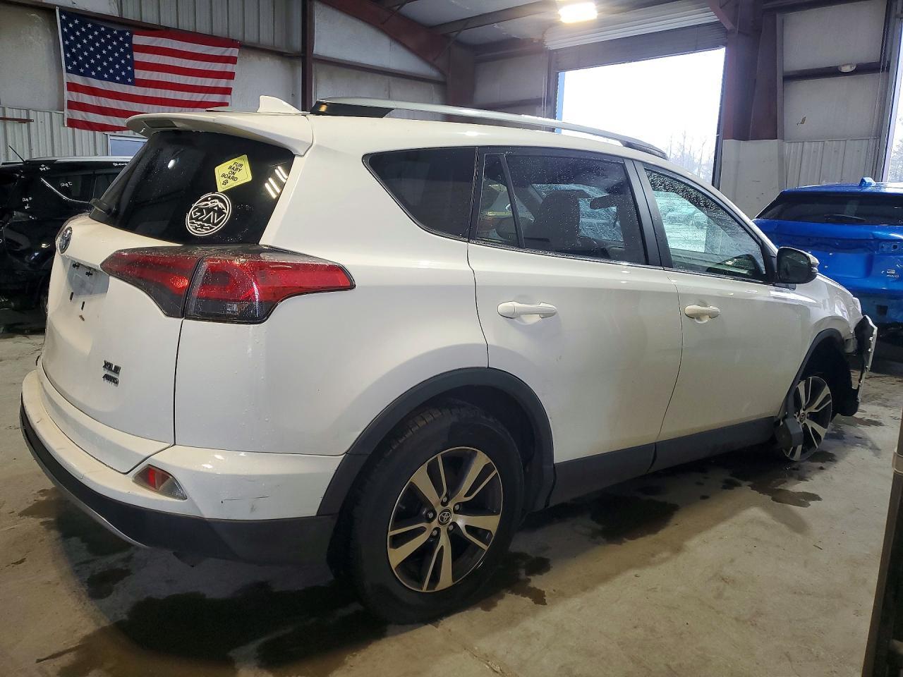 2017 Toyota Rav4 Xle - zdjęcie 3