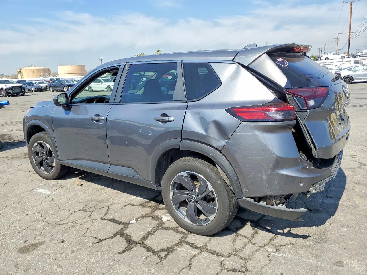 2024 Nissan Rogue Sv - zdjęcie 2