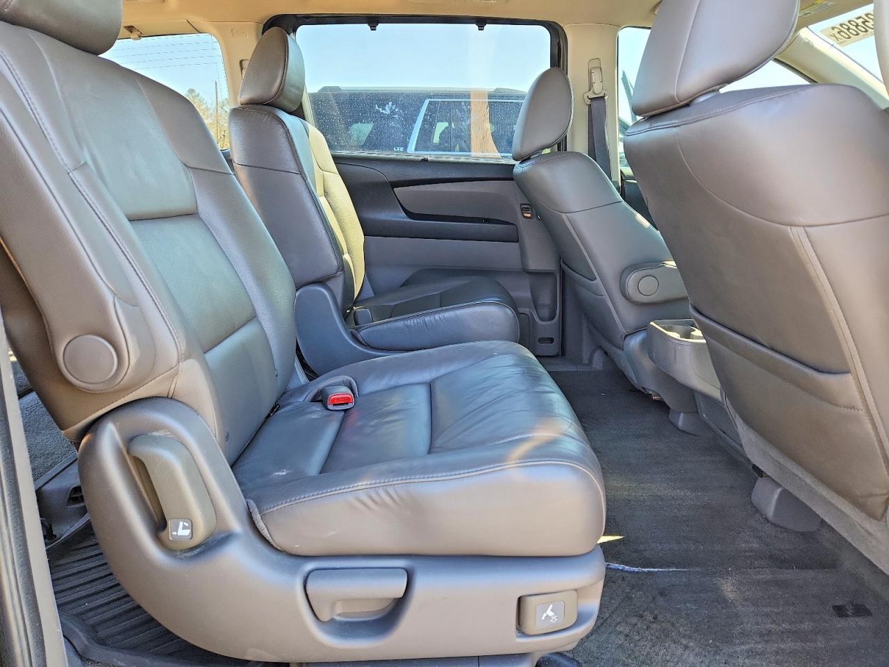 2014 Honda Odyssey Touring - zdjęcie 11