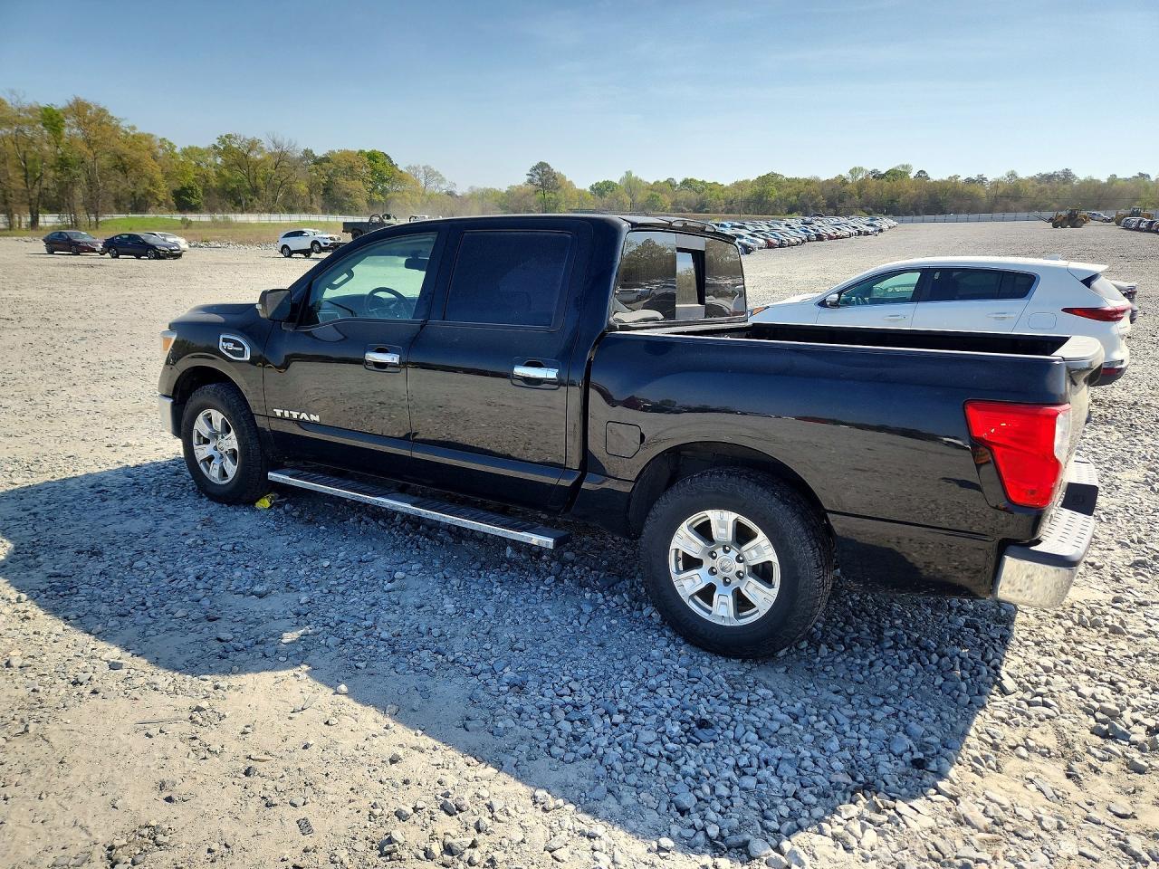 2017 Nissan Titan Sv - zdjęcie 2