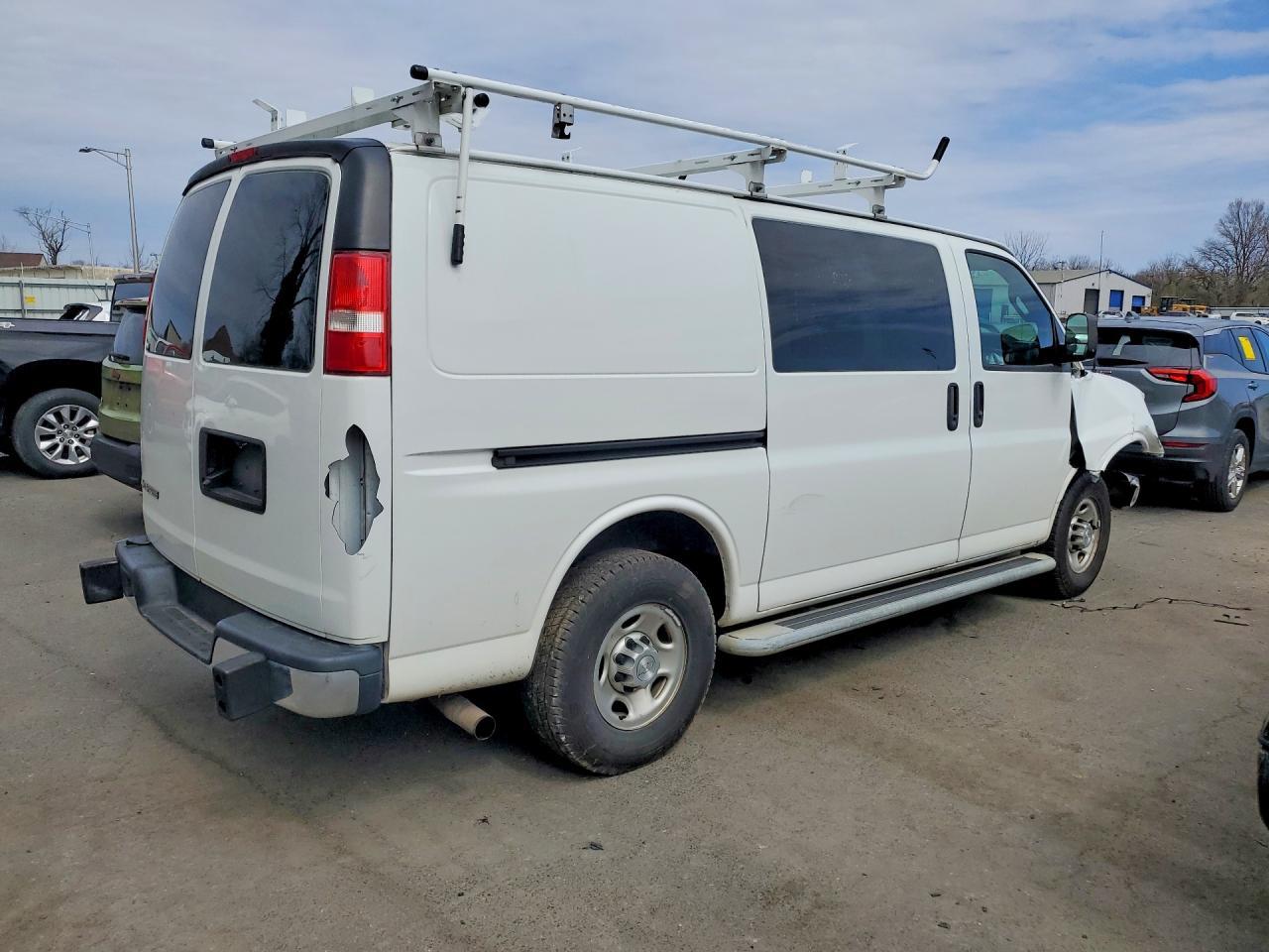 2019 Chevrolet Express G2500 - zdjęcie 3