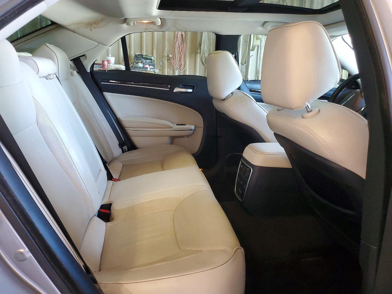 2017 Chrysler 300C - zdjęcie 10