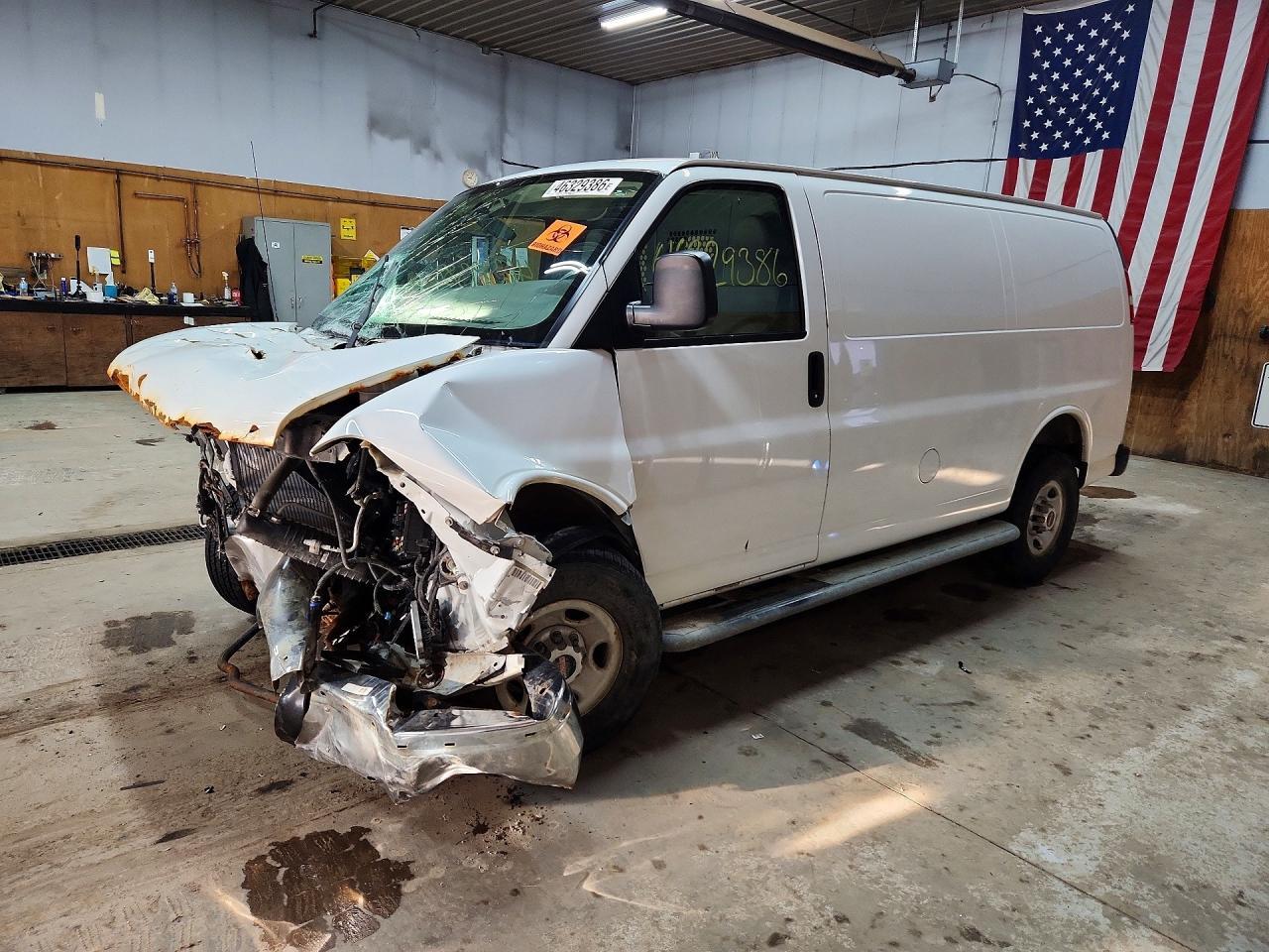 2017 GMC Savana G2500 - zdjęcie główne
