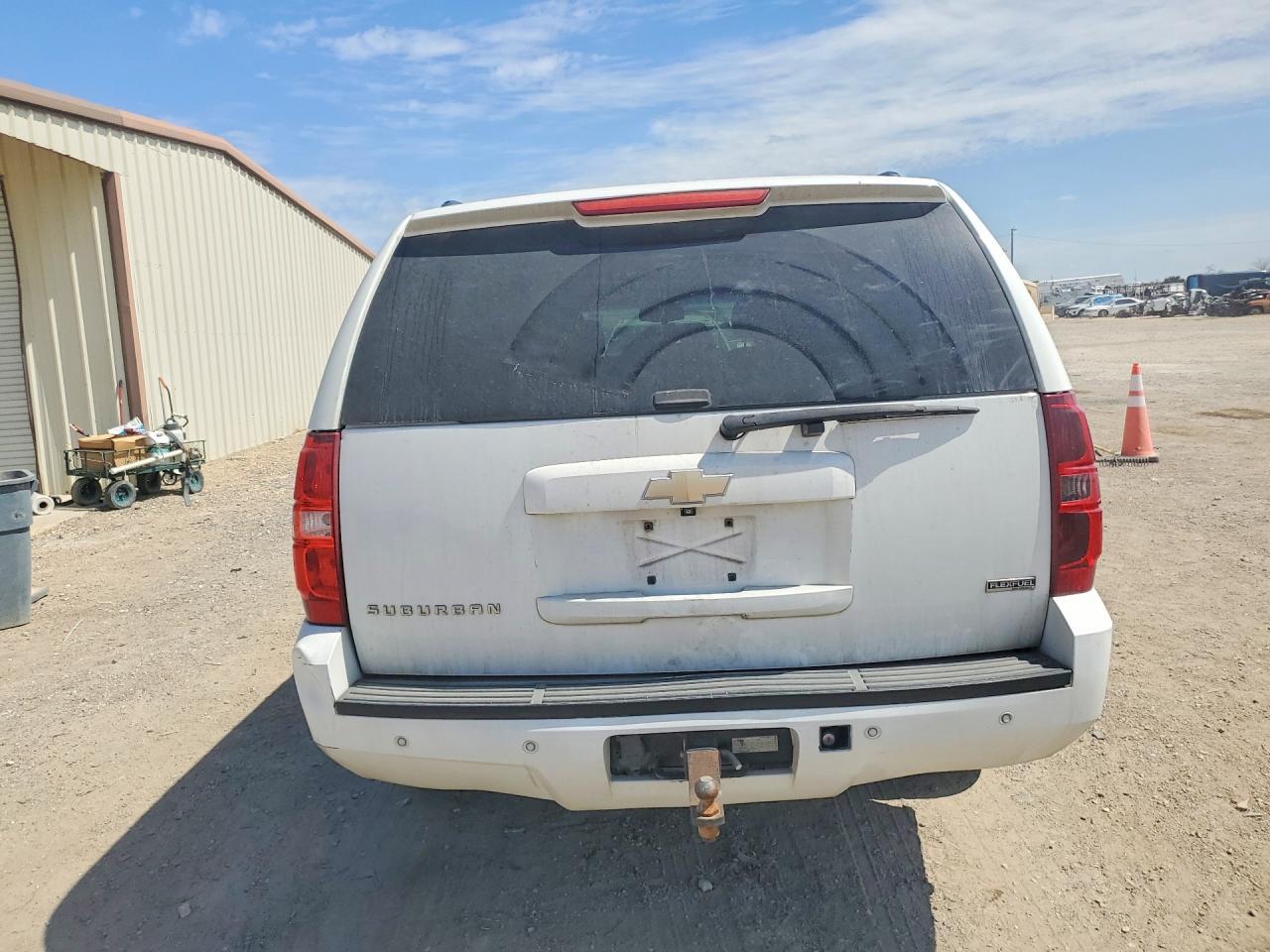 2014 Chevrolet Suburban C1500 Ls - zdjęcie 6