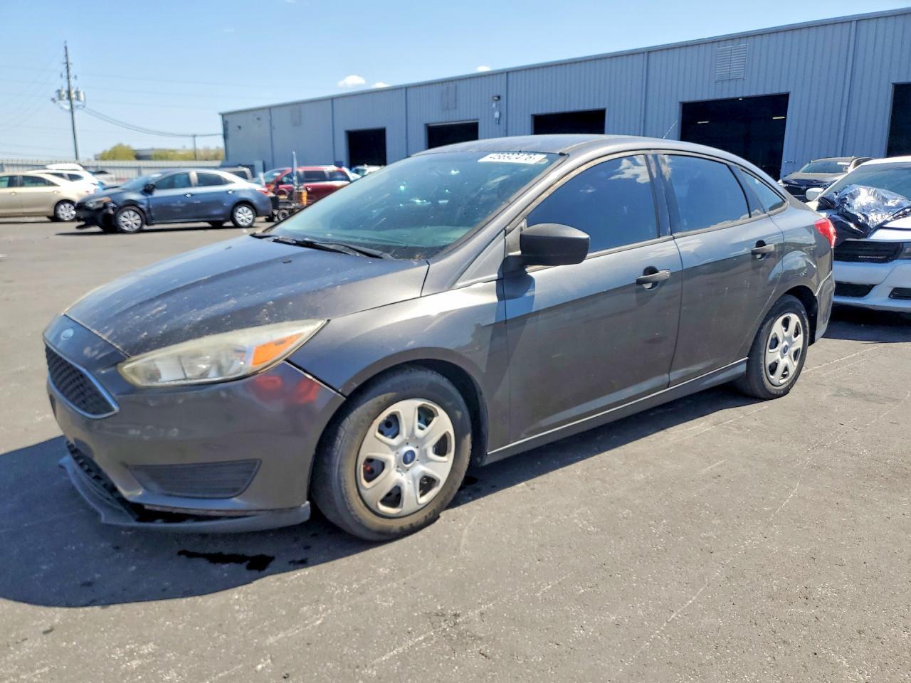 2017 Ford Focus S - zdjęcie główne
