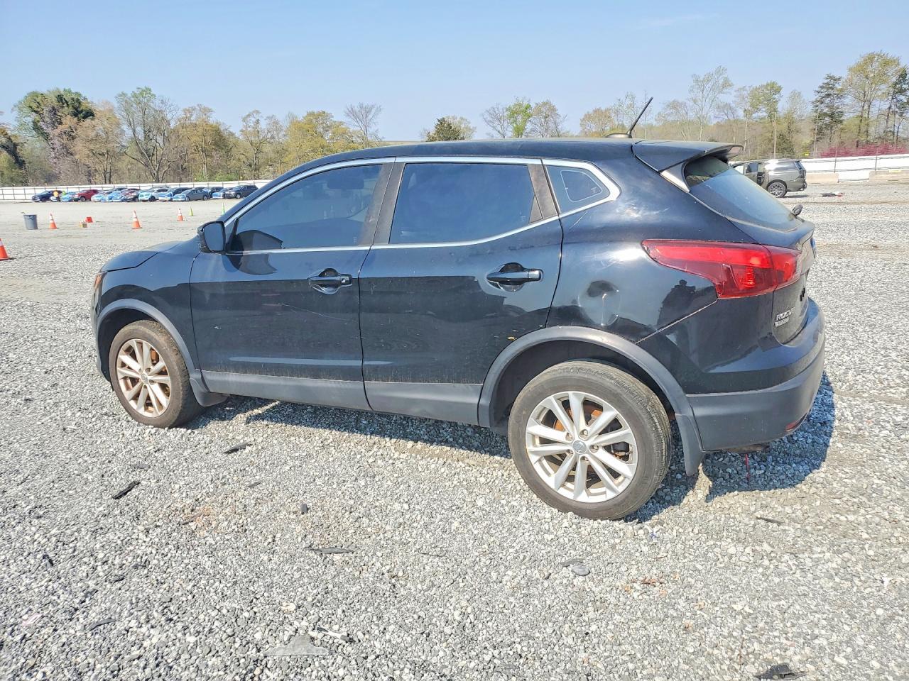 2017 Nissan Rogue Sport S - zdjęcie 2