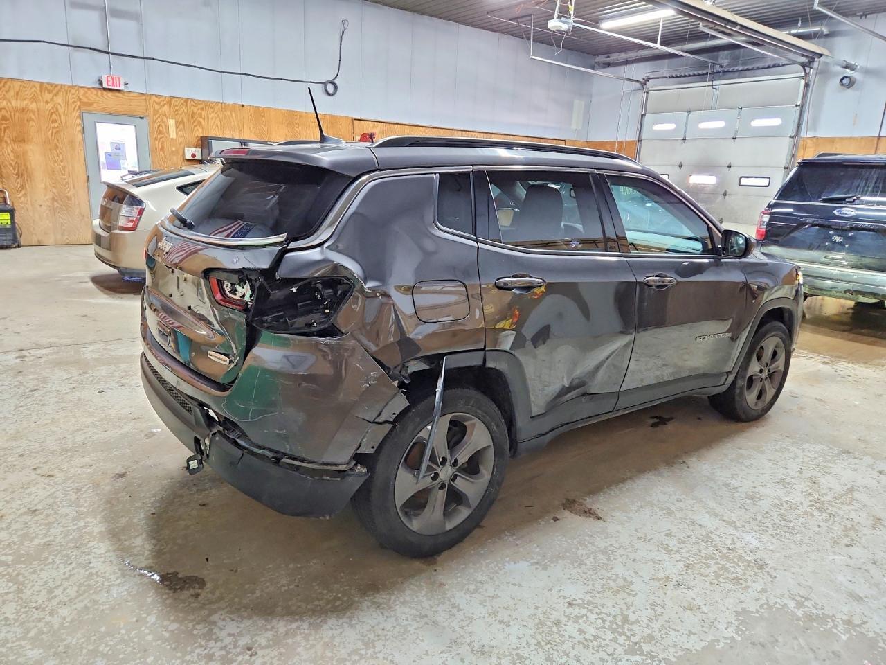 2022 Jeep Compass Latitude Lux - zdjęcie 3
