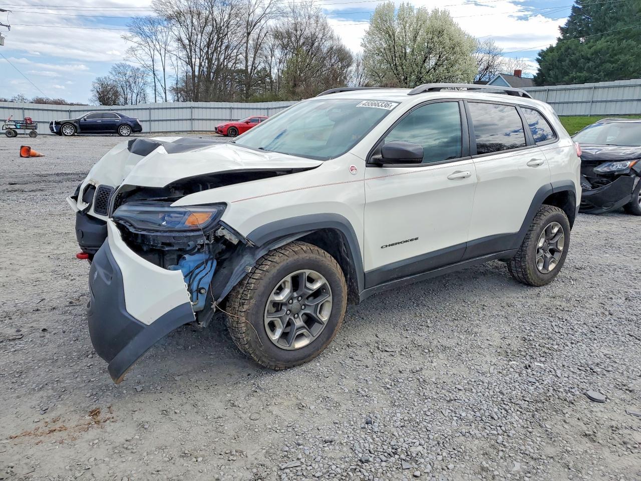 2019 Jeep Cherokee Trailhawk - zdjęcie główne