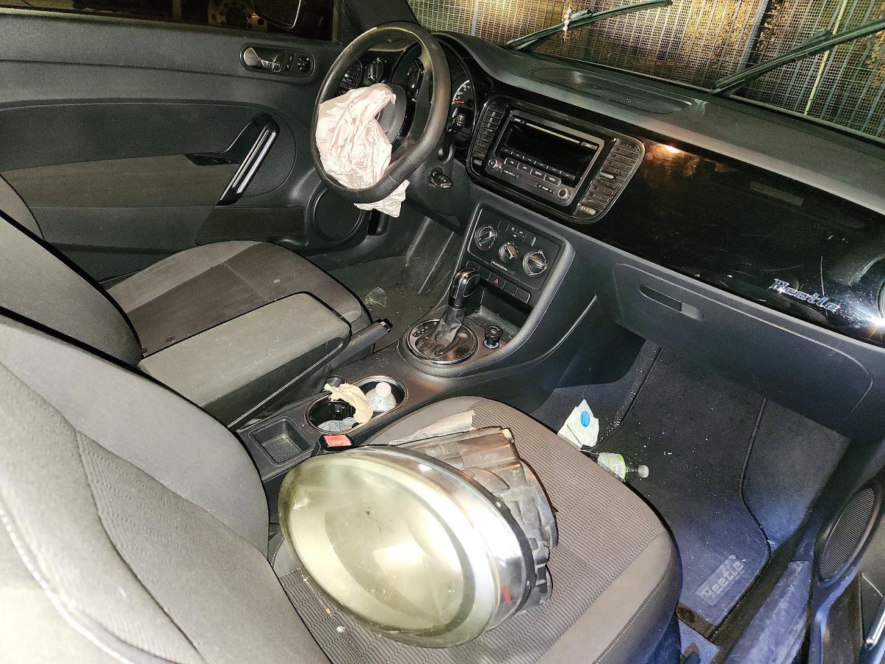 2014 Volkswagen Beetle - zdjęcie 13