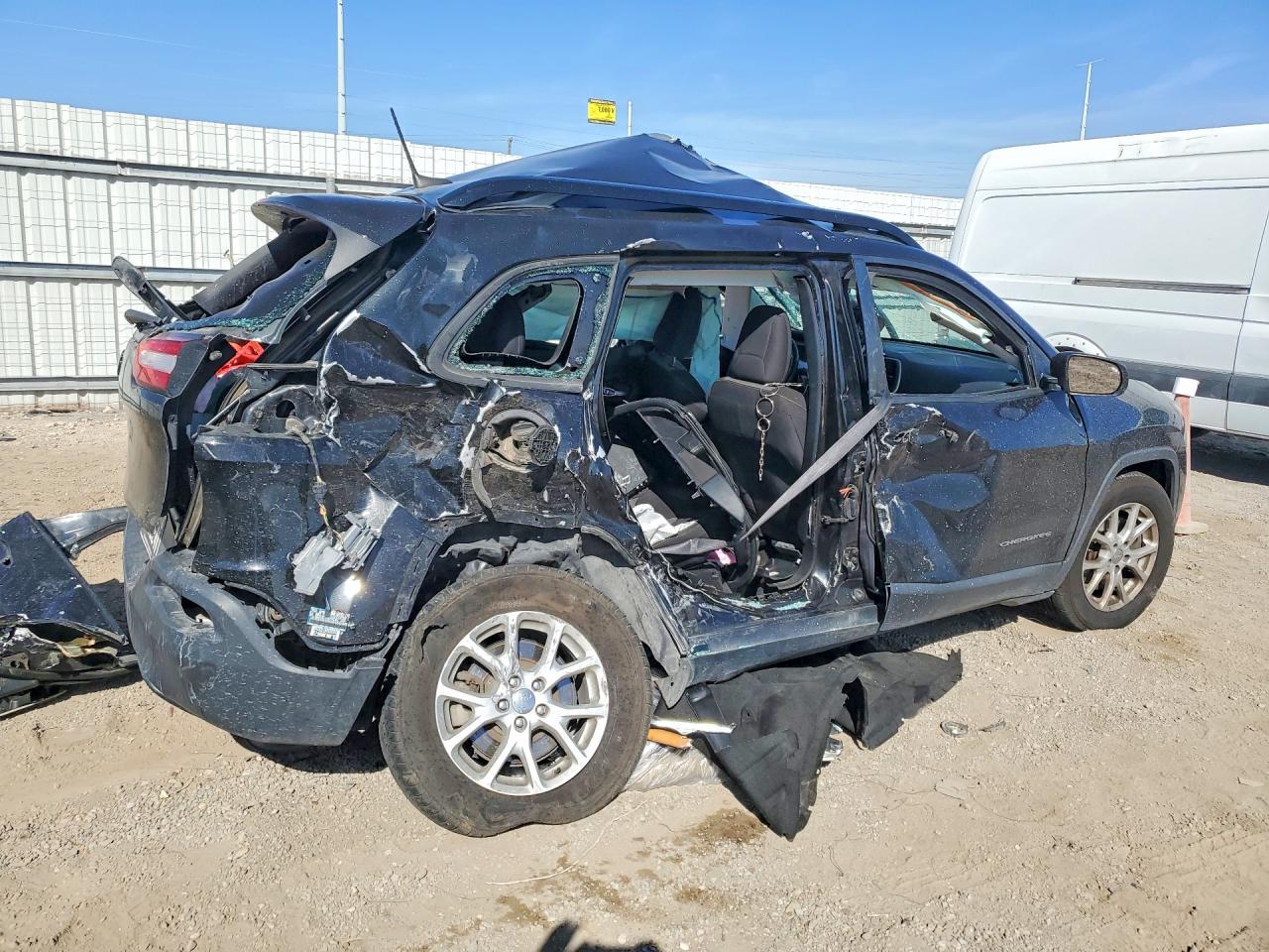 2016 Jeep Cherokee Sport - zdjęcie 3