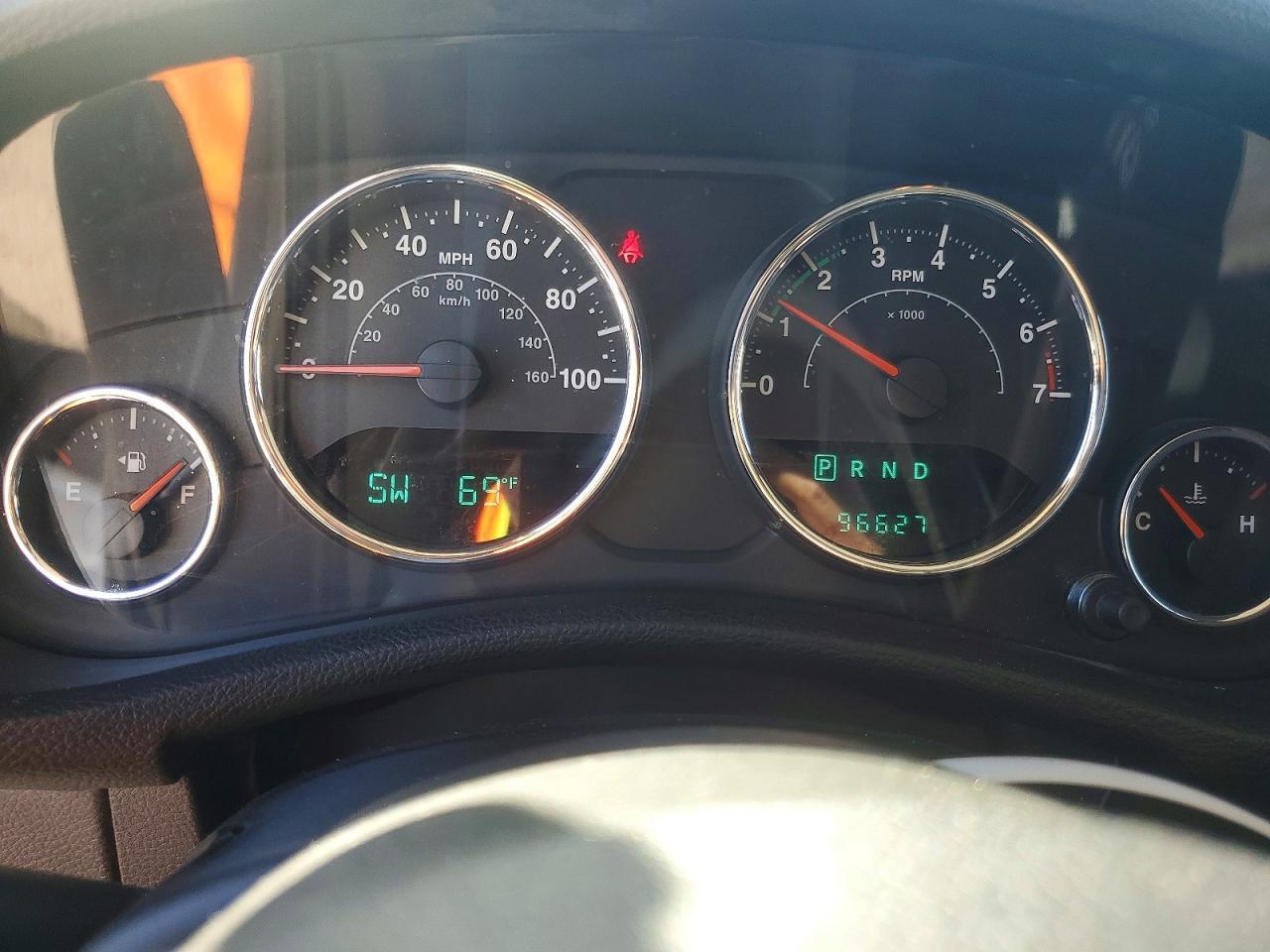 2014 Jeep Wrangler Unlimited Sahara - zdjęcie 9
