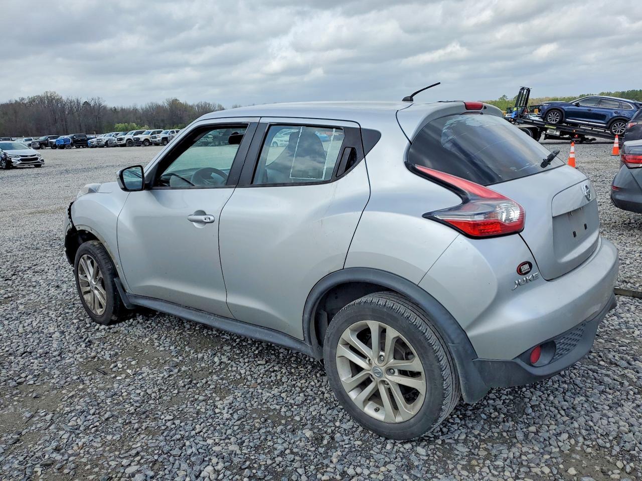 2015 Nissan Juke S - zdjęcie 2
