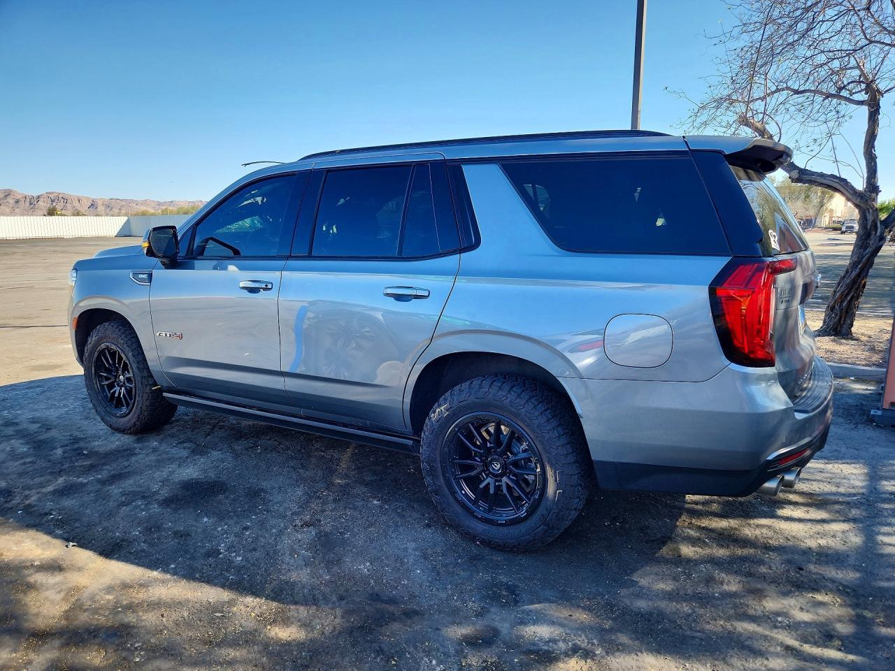 2023 GMC Yukon At4 - zdjęcie 2
