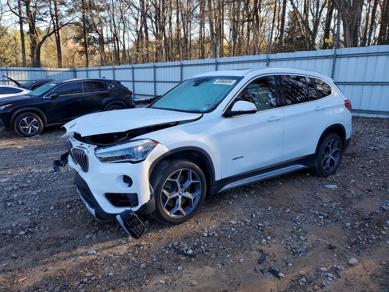 2017 BMW X1 xDrive28I - zdjęcie główne