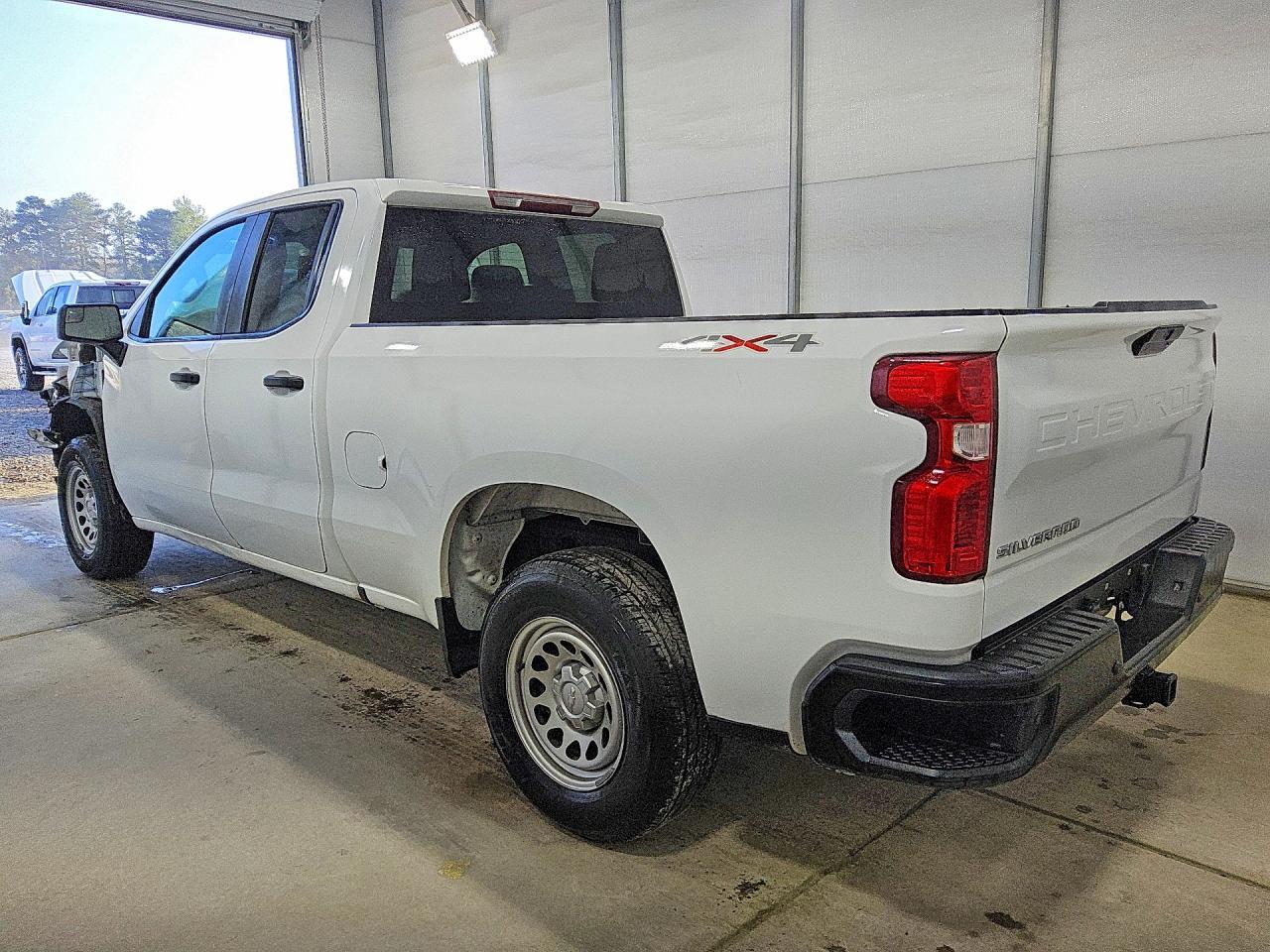 2019 Chevrolet Silverado K1500 - zdjęcie 2