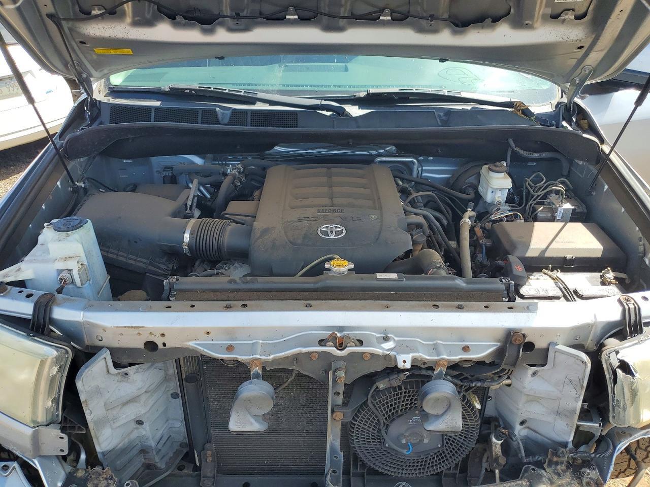 2015 Toyota Sequoia Sr5 - zdjęcie 12