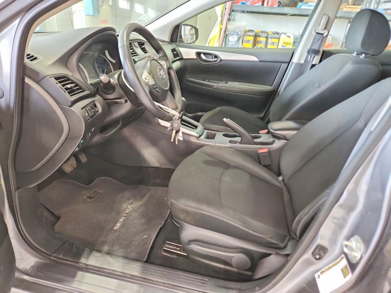 2019 Nissan Sentra S - zdjęcie 7