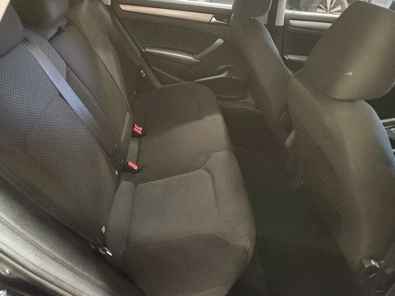 2013 Volkswagen Passat S - zdjęcie 10